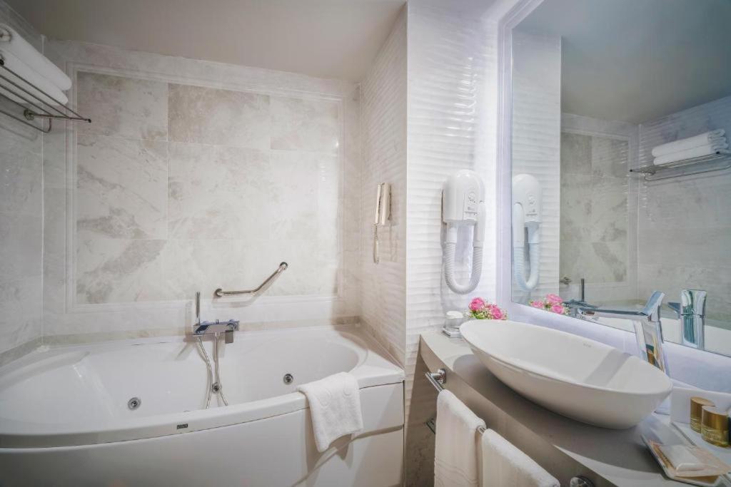 Concorde Luxury Resort & Casino & Convention & Spa ファマグスタ エクステリア 写真
